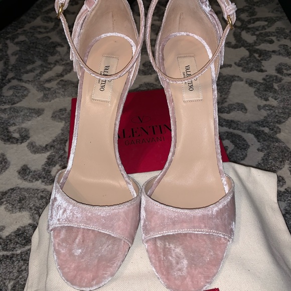 SOLD! Valentino Garavani Velvet Bow Sandals - Picture 3 of 8